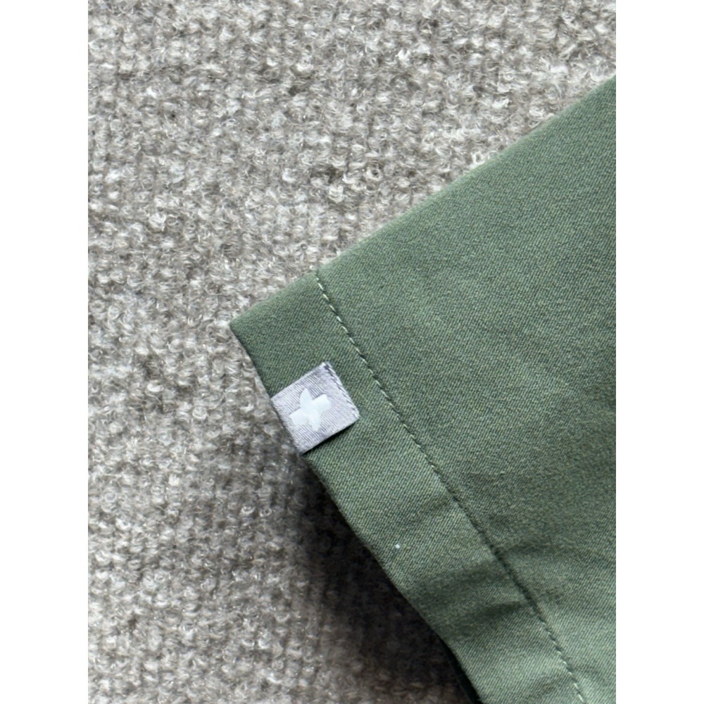 FIGS Technical Collection Olive Green V-Neck Scrub Top Small Mens Medical EUC - Picture 3 of 6